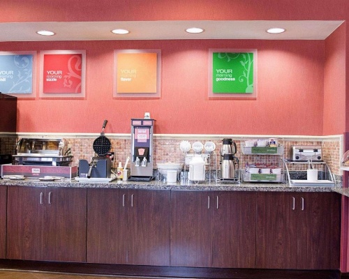 Comfort Suites Greenwood image 27