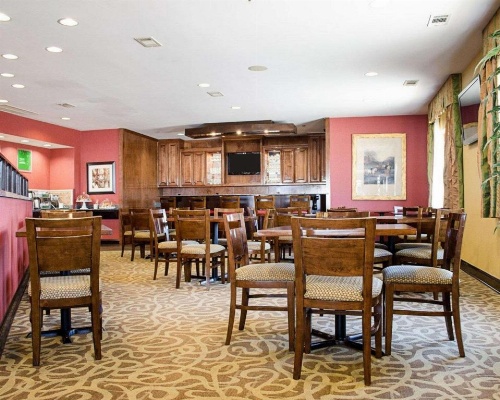 Comfort Suites Greenwood image 34