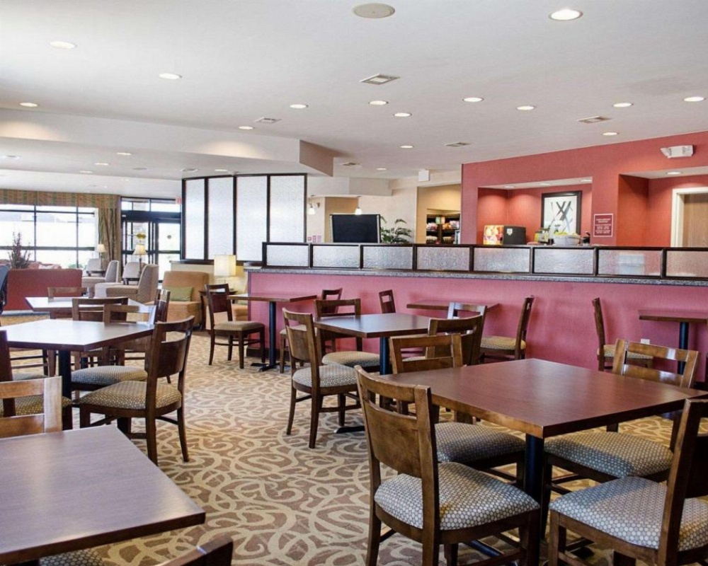 Comfort Suites Greenwood Image 42