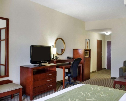 Comfort Suites Greenwood image 47